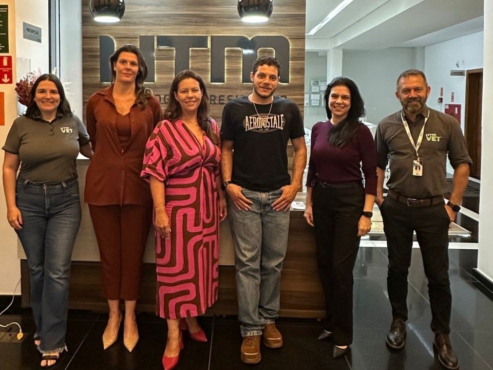 Rose Coelho e equipe em atuação comercial